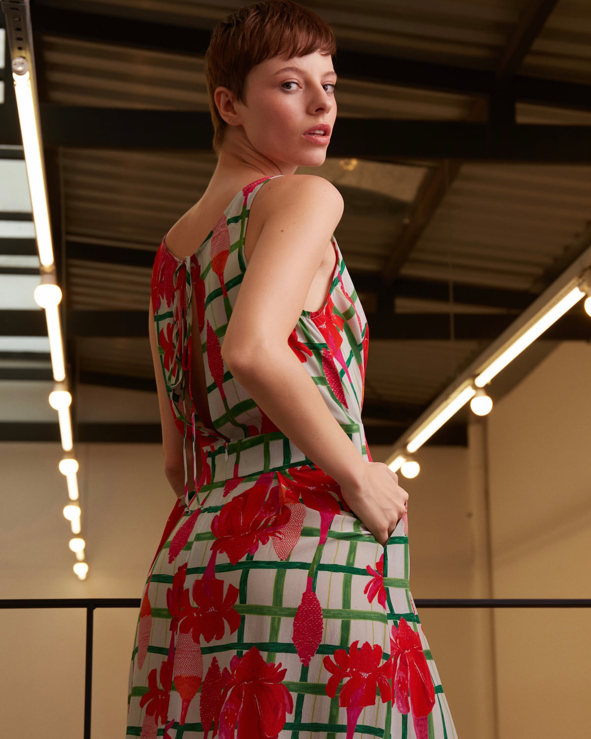 VESTIDO FIT BASTÃO XADREZ CINZA